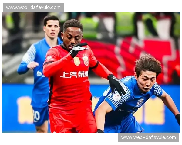 巅峰对决：当上海海港的红色烈焰，遇上横滨水手的蓝色风暴